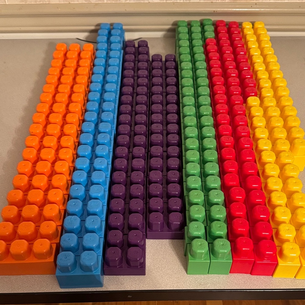 Legos !  205 pieces
Large size pieces